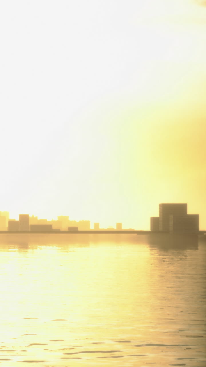 Nascer do sol sobre a água com a silhueta da cidade no horizonte no início da manhã