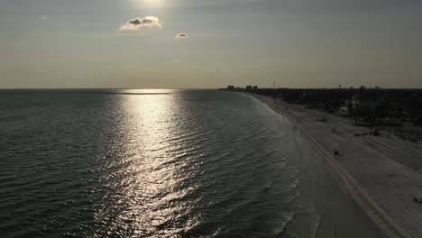 Luftaufnahme-Des-Parasailings-über-Ft-Myers-Beach,-Florida