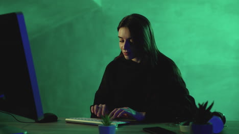 Woman-working-with-a-computer-on-a-colorful-background