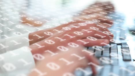 animación de números de codificación binaria que cambian con las personas que escriben en el teclado de la computadora