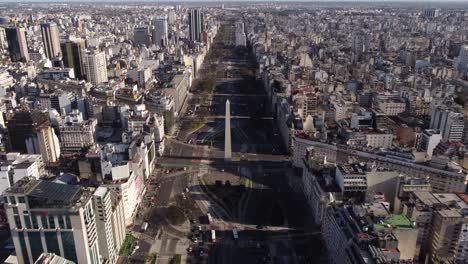 Stadtbild-Mit-Obelisk-denkmal-Und-Avenue-9-De-Julio-In-Buenos-Aires