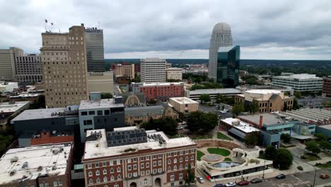 Luftumlaufbahn-Winston-Salem-NC,-Skyline-Von-North-Carolina