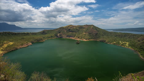 Volcán-Taal-En-Filipinas-Timelapse-Con-Nubes-Ubicación-Taalsay-San-Nicolas-Batangas