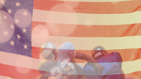 Animation-Eines-Kaukasischen-American-Football-Spielers-Und-Der-Flagge-Der-USA