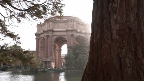 Art-museum-by-the-lake-in-San-Francisco