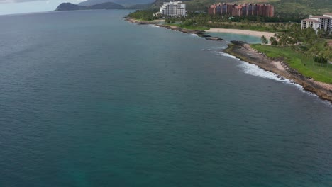 Aerial-tilting-up-shot-of-luxury-resorts-along-coastal-lagoon-in-Ko'Olina-on-the-island-of-O'ahu,-Hawaii