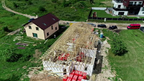 Casa-En-Construcción-Cerca-De-Un-Vecindario-Bien-Organizado