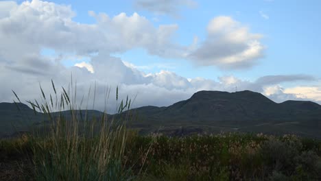 el lapso de tiempo de la nube cúmulo del paisaje de kamloops
