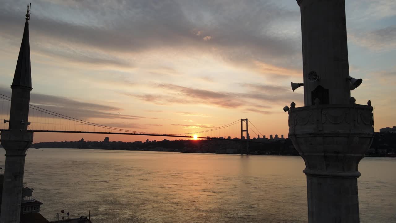 el video del drone de la mezquita de beylerbeyi es de uzbekistán, estambul y turquía.