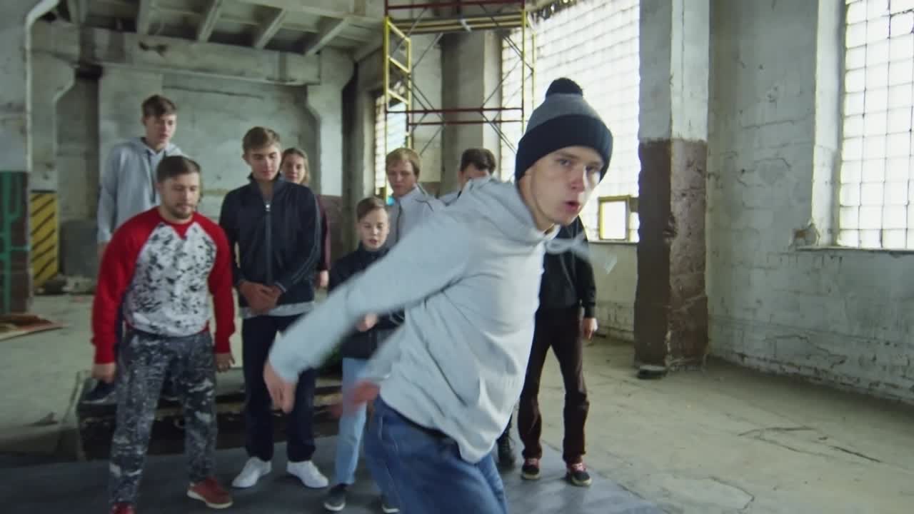 프리스타일과 브레이크댄스 움직임