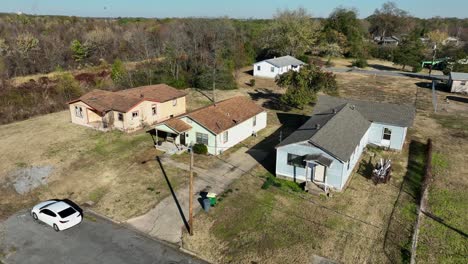 Peligrosas-Casas-De-Drogas-En-Las-Afueras-De-La-Ciudad-Americana