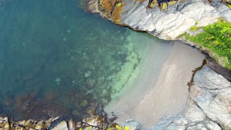 vista aérea de una cala escondida en jamestown rhode island