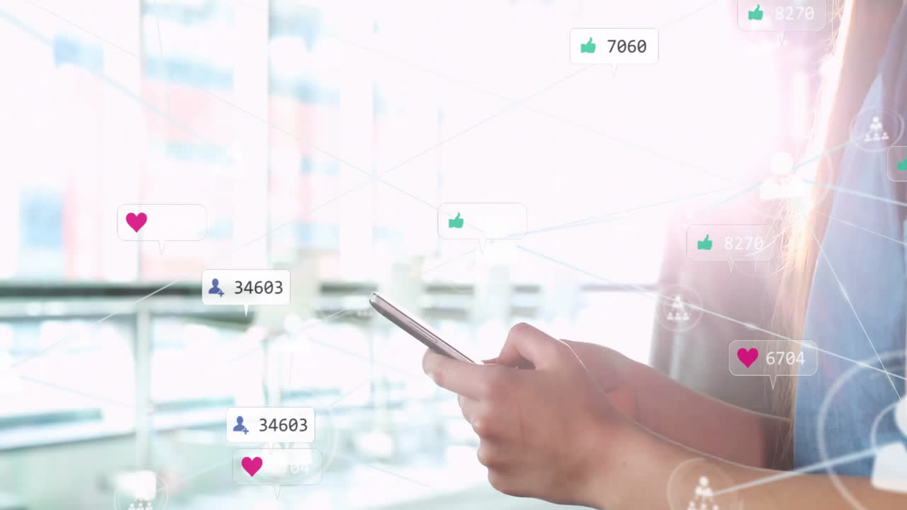 사무실에서 스마트폰을 사용하는 백인 여성에 대한 아이콘과 연결 네트워크의 애니메이션