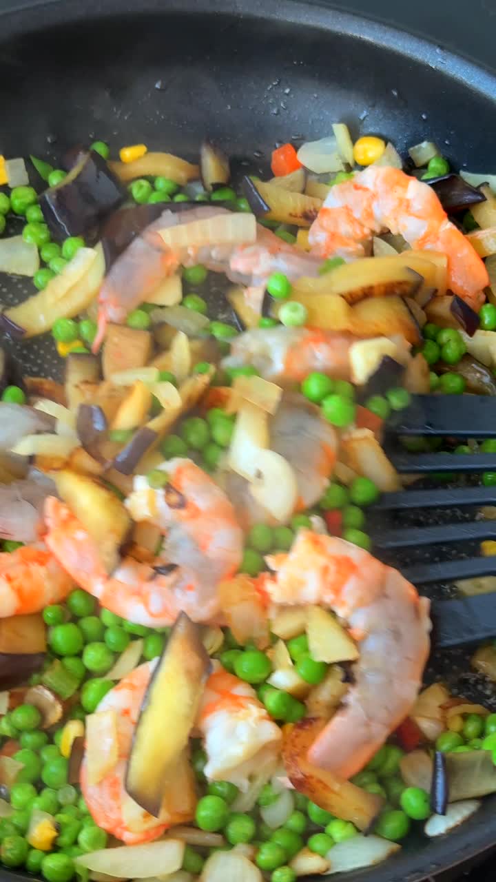 Cooking Shrimp and Vegetables in a Pan