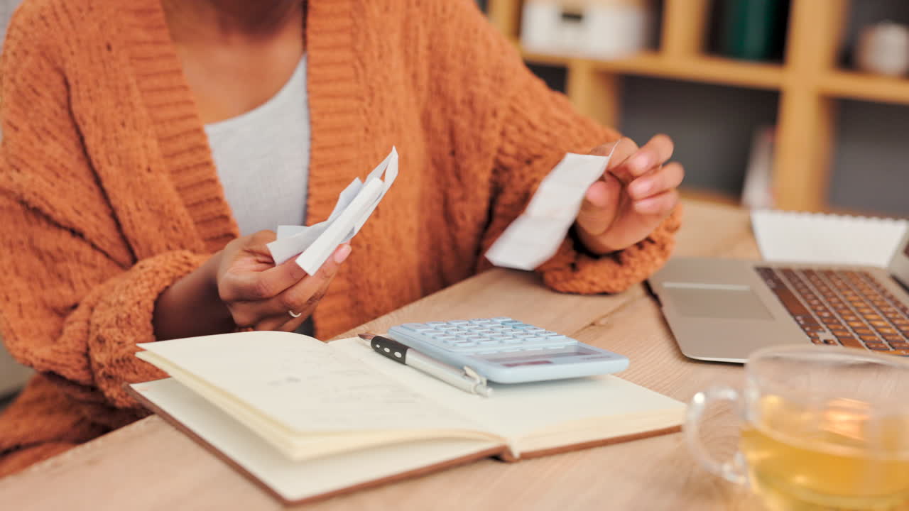 presupuesto del hogar, las finanzas y las facturas que se calculan por