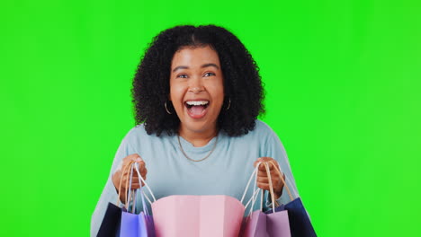 retrato de mujer feliz y en pantalla verde