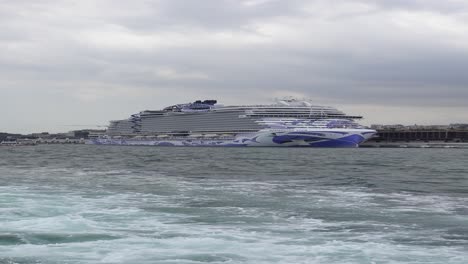 carnival vista cruise ship in harbor