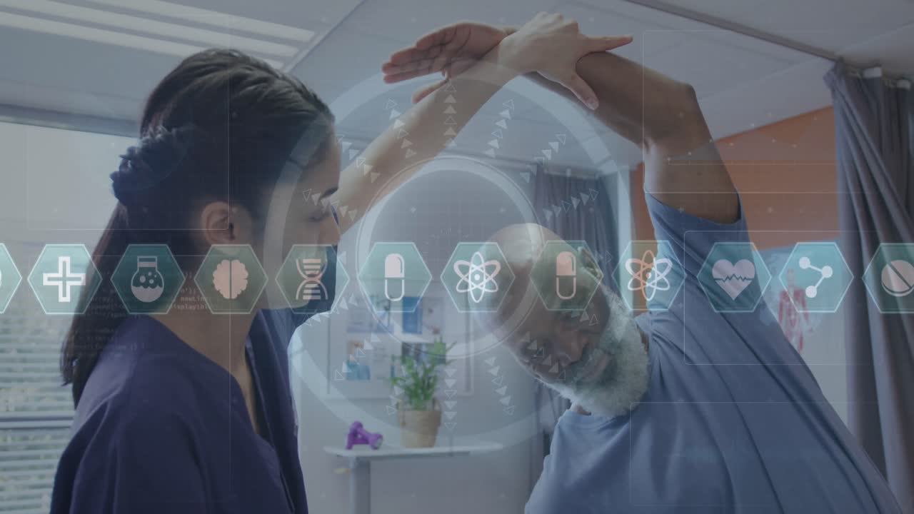 animación de iconos y procesamiento de datos sobre una doctora biracial con un paciente masculino