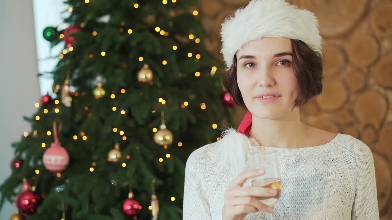 페인 으로 크리스마스 를 축하 하는 여자