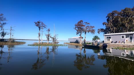 pescar en un lago de florida