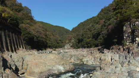 Mukogawa-ravine-river,-forward-tilt-reveal-shot,-Hyogo-Japan