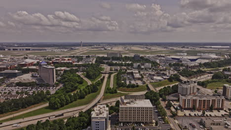 Atlanta-Georgia-Antena-V950-Estableciendo-El-Paso-Elevado-De-Un-Dron-Sobre-Hapeville-Y-College-Park-Capturando-El-Tráfico-Del-Aeropuerto-Internacional-Atl-Hartsfield-Jackson-Y-De-La-Autopista---Filmado-Con-Mavic-3-Pro-Cine---Mayo-De-2023