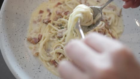 creamy carbonara spaghetti with fresh cheese and bacon