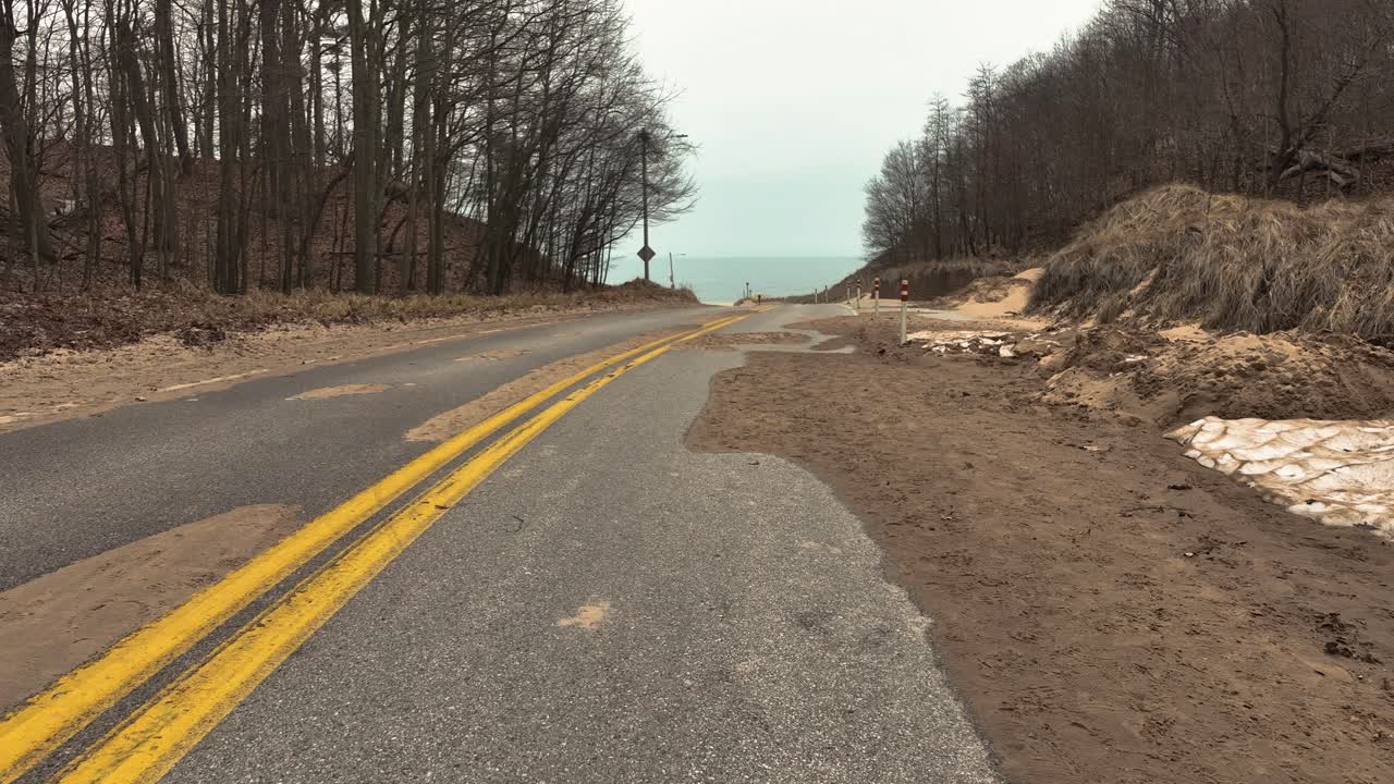 드론 움직임에서 약간의 떨림으로 뒤로 당기고