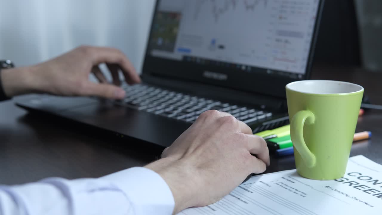 ejecutar negocios desde la computadora