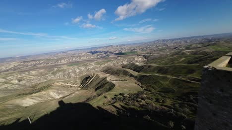 Impresionante-Toma-De-La-Ciudad-Fantasma-De-Craco-En-La-Provincia-De-Basilicata,-Italia