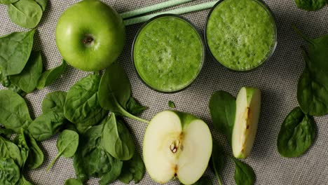 batido verde con ingredientes maduros