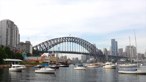 Barcos-Amarrados-En-El-Puerto-De-Sydney,-Australia