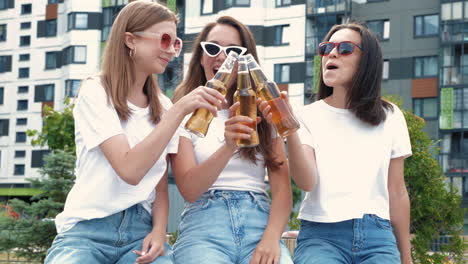 friends enjoying drinks outdoors