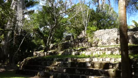 los stands en el sitio maya de kohunlich - quintana roo, méxico