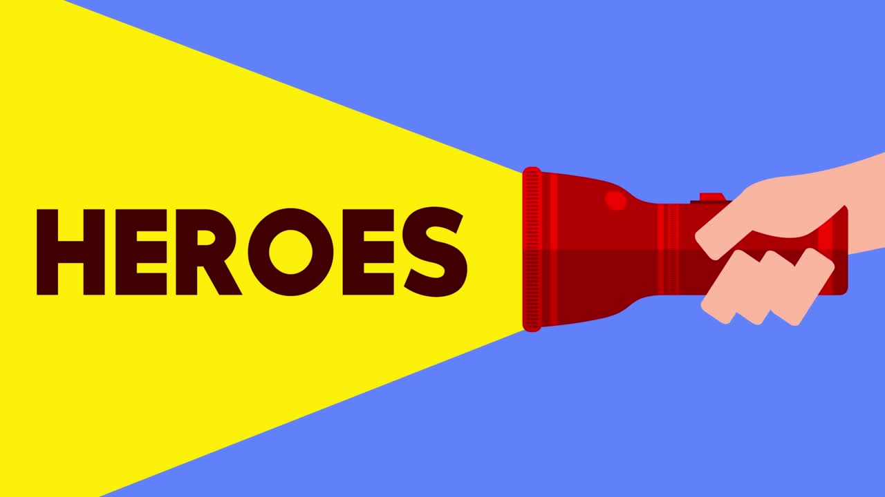 la linterna ilumina el texto de los héroes. la mano sostiene el bolsillo de la lámpara eléctrica.