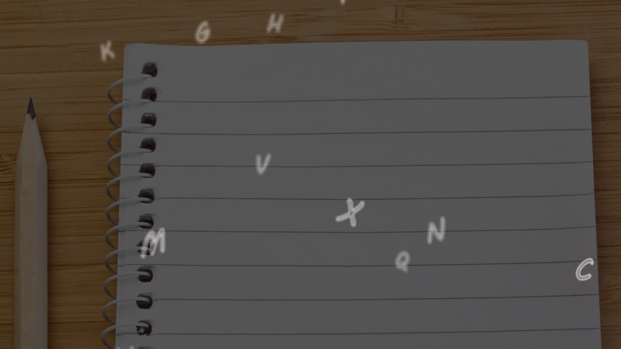 animación de letras cambiando sobre el cuaderno y el lápiz gobernados