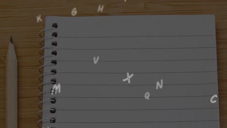 Animation-Von-Buchstaben,-Die-über-Liniertes-Notizbuch-Und-Bleistift-Wechseln