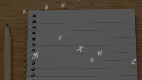 animación de letras cambiando sobre el cuaderno y el lápiz gobernados