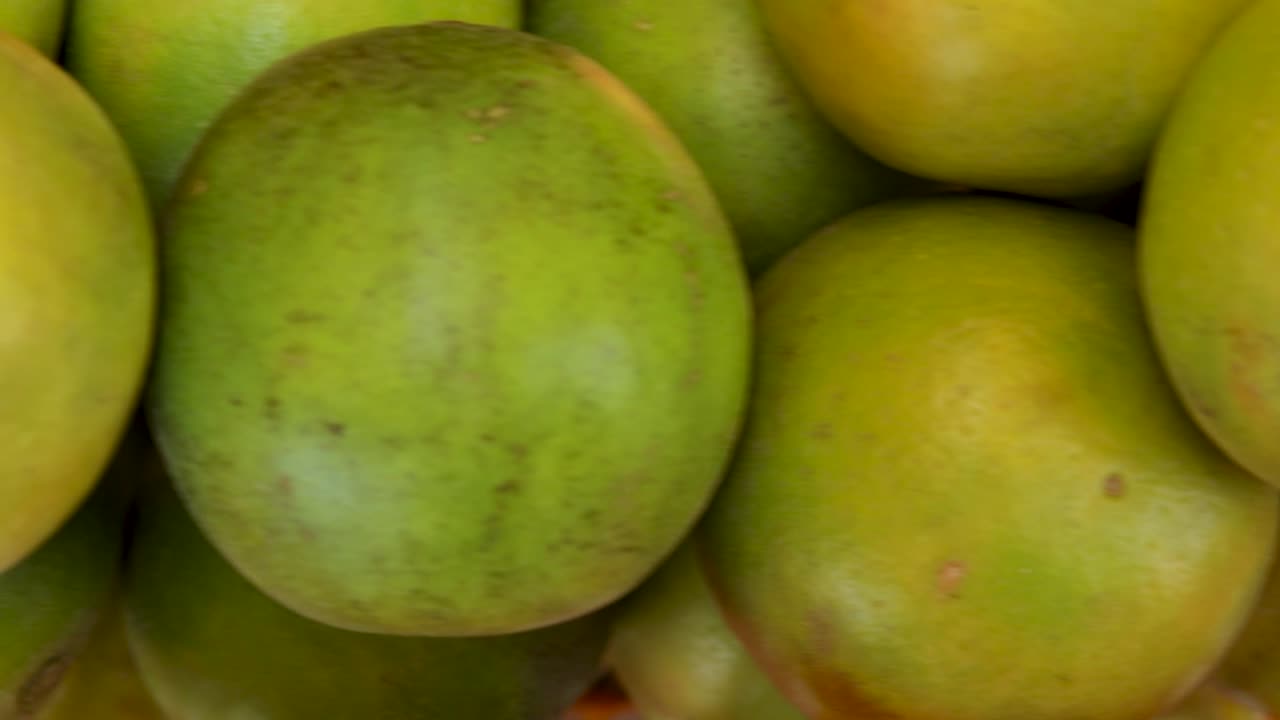 lima dulce orgánica fresca de la granja cerca desde un ángulo diferente
