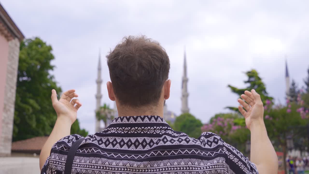 예배하는 무슬림 청소년들.