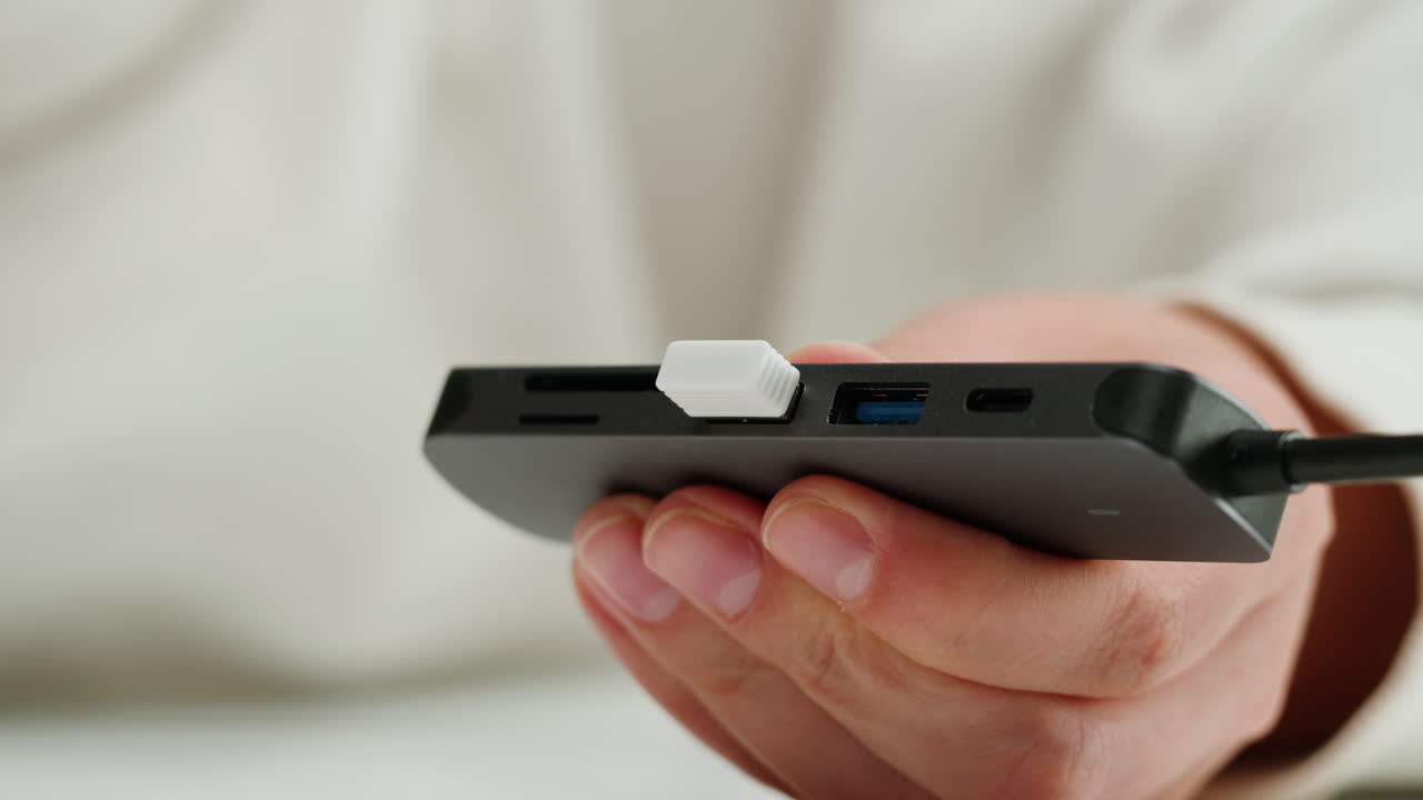 Connecting a USB-C Cable to a Hub