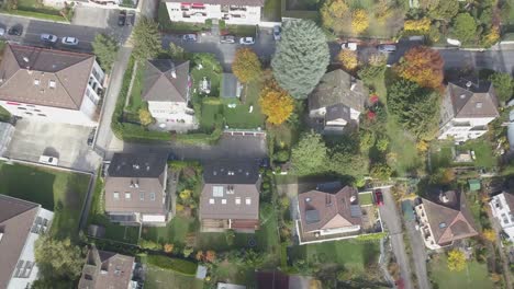 Ciudad-De-Lausana-Vista-Desde-Arriba,-Casas,-Edificios,-Jardines-Y-árboles,-Entorno-Urbano-Con-Vista-Aérea-De-Drones-Naturales