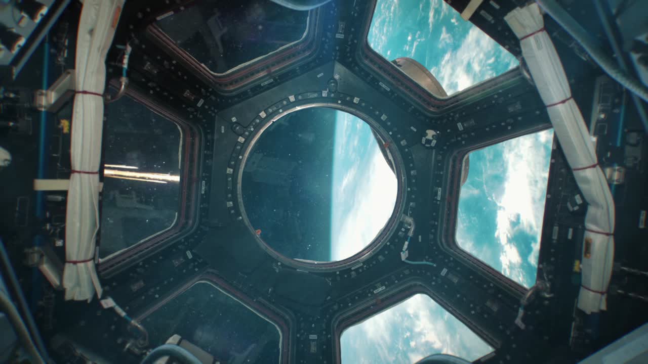 vista dalla stazione spaziale - asteroide che immaptta il pianeta terra blu