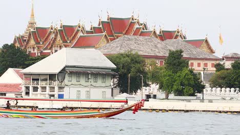 longboat travels along chao phraya river