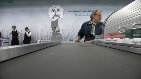 aldi checkout with employees