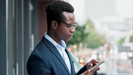 Tablet,-corporate-black-man