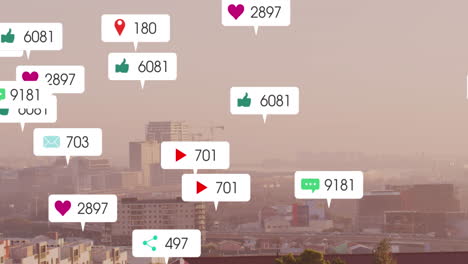 animación de etiquetas de notificación y números cambiantes sobre una vista aérea de la ciudad moderna
