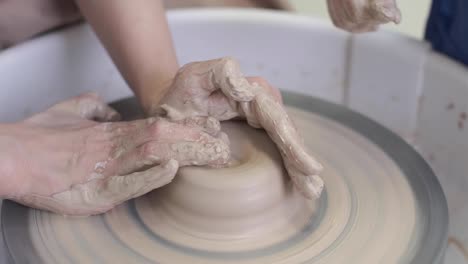 video women's hands make a plate of clay on a potter's wheel.