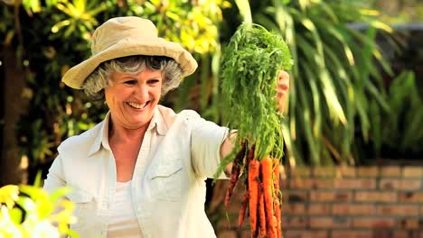 Mature-woman-with-carrots-
