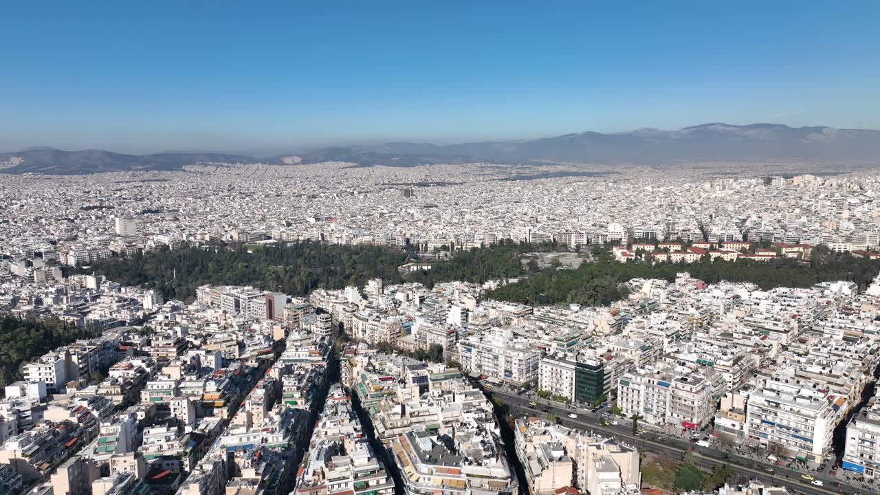 vuelo de drones sobre atenas, grecia